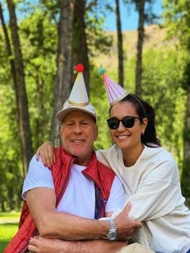 Bruce Willis reaparece en el cumpleaños de su esposa Emma Heming