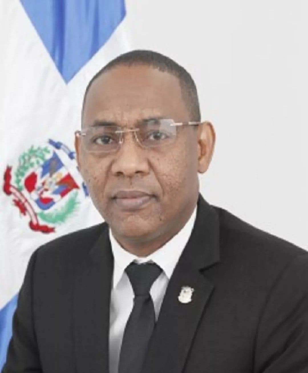 Diputado Carlos Sánchez estable tras desmayo en el Congreso