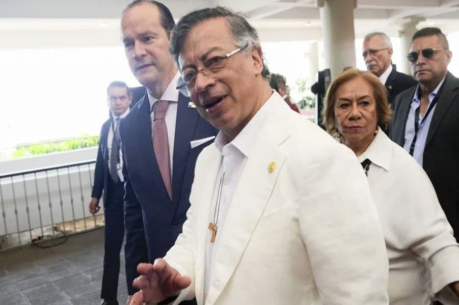 Líder de transición en Colombia insiste en juicio a Petro