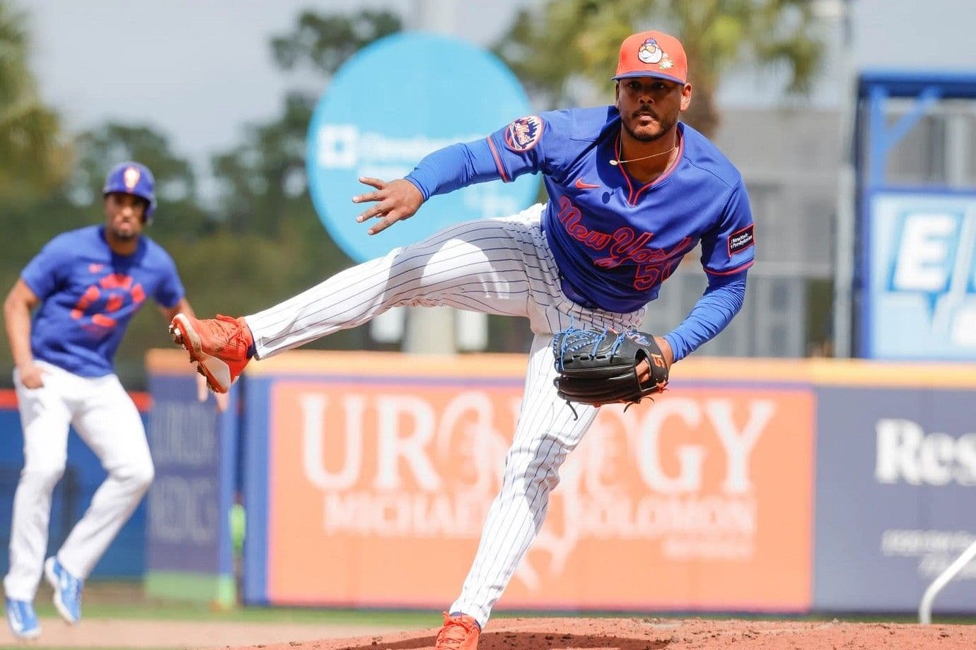 Freddy Peralta enfrenta desafíos en su rendimiento antes de la fecha de cambios