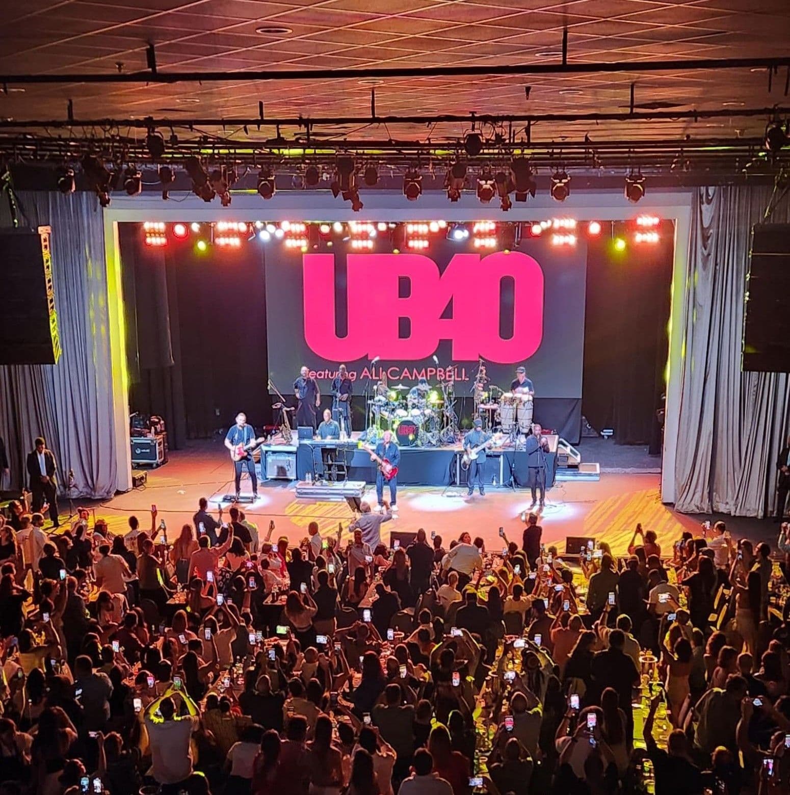 UB40 emociona al público dominicano con concierto nostálgico