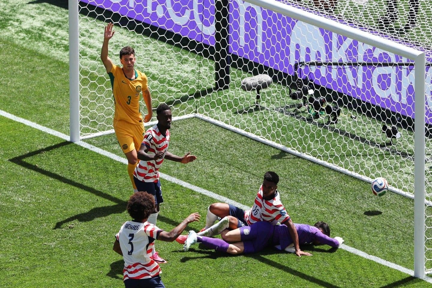 Estados Unidos avanza a ronda eliminatoria del Mundial tras vencer a Australia