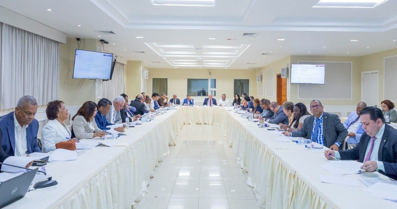 Comisión Bicameral convoca al ministro de Hacienda para discutir proyecto económico