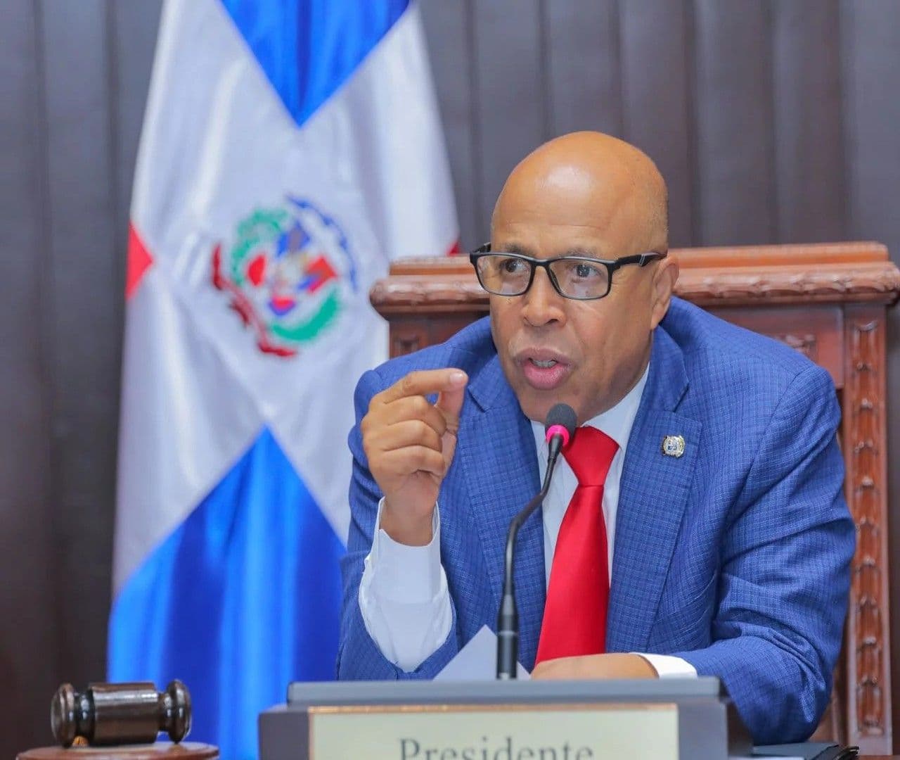 Alfredo Pacheco defiende medidas económicas del Gobierno ante críticas de Leonel Fernández
