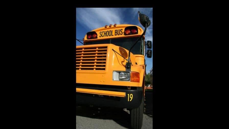 Niña fallece tras ser atropellada por autobús escolar en Nueva York