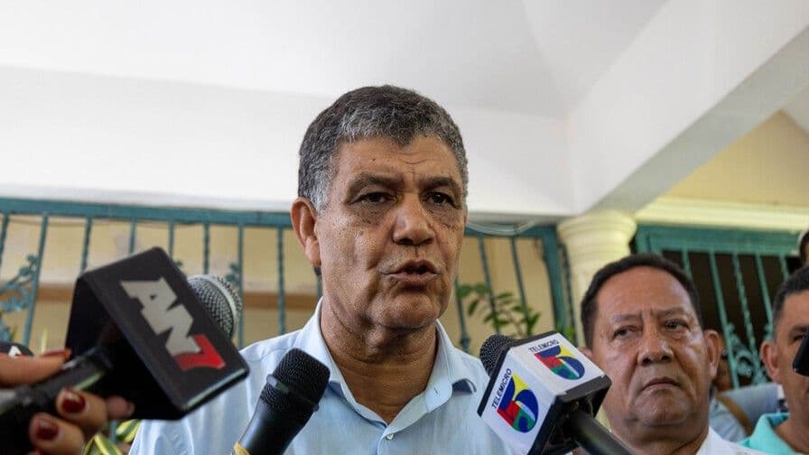 Francisco Peña enfrenta críticas y apoyo como alcalde de Santo Domingo Oeste