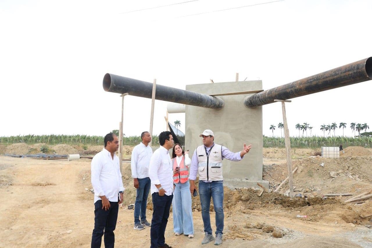 Wellington Arnaud supervisa alcantarillado sanitario de Mao