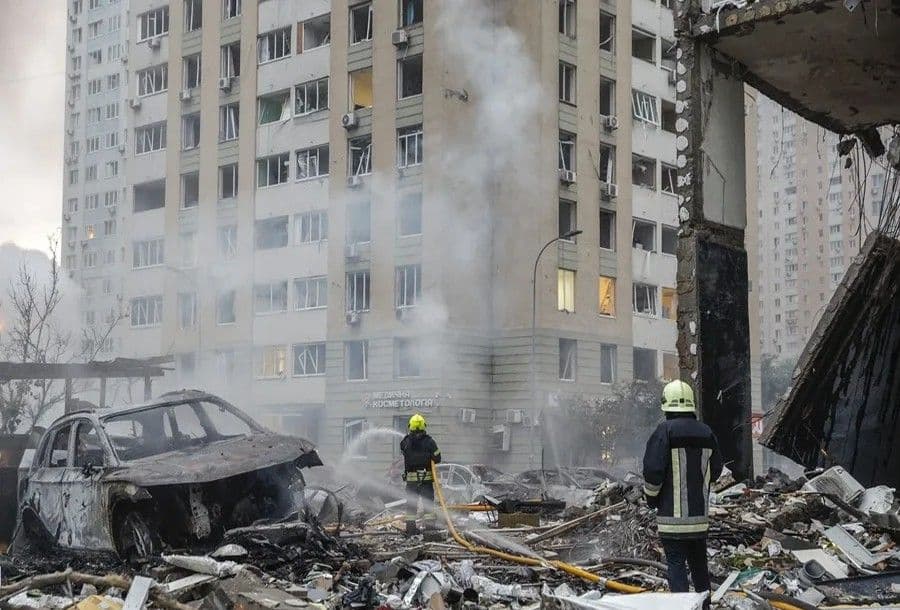 Ataque ruso en Kiev deja al menos 14 muertos y más de 40 heridos