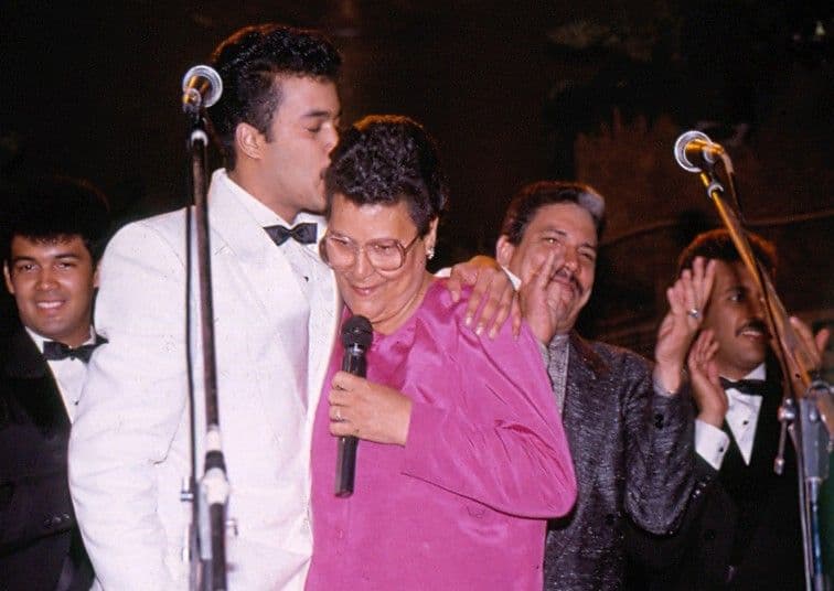 La colaboración de Juan Luis Guerra y 440 en éxitos de Alex Bueno