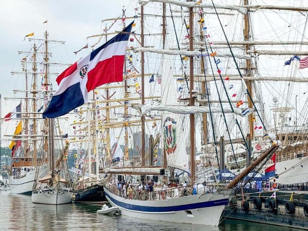 Buque Escuela de la Armada Dominicana participa en desfile naval en Nueva York