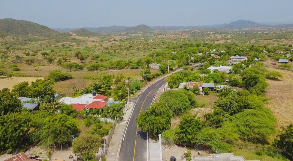 Presidente Abinader inaugura carretera Palo Verde en Montecristi