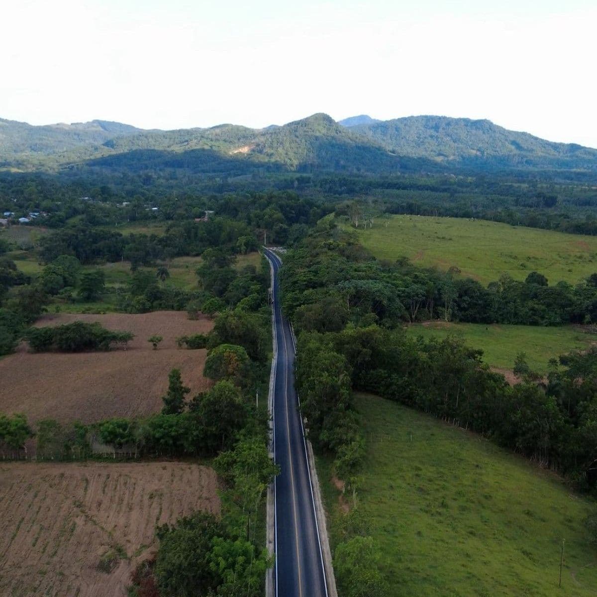 Gobierno inaugura carreteras en Monte Plata para mejorar conectividad
