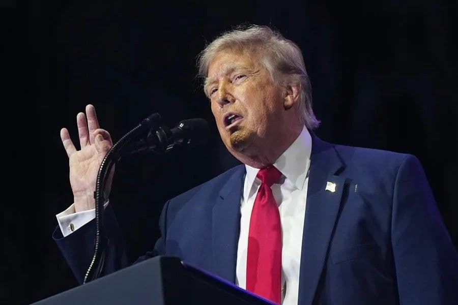Trump destaca la fortaleza y libertad de EE.UU. desde el Monte Rushmore