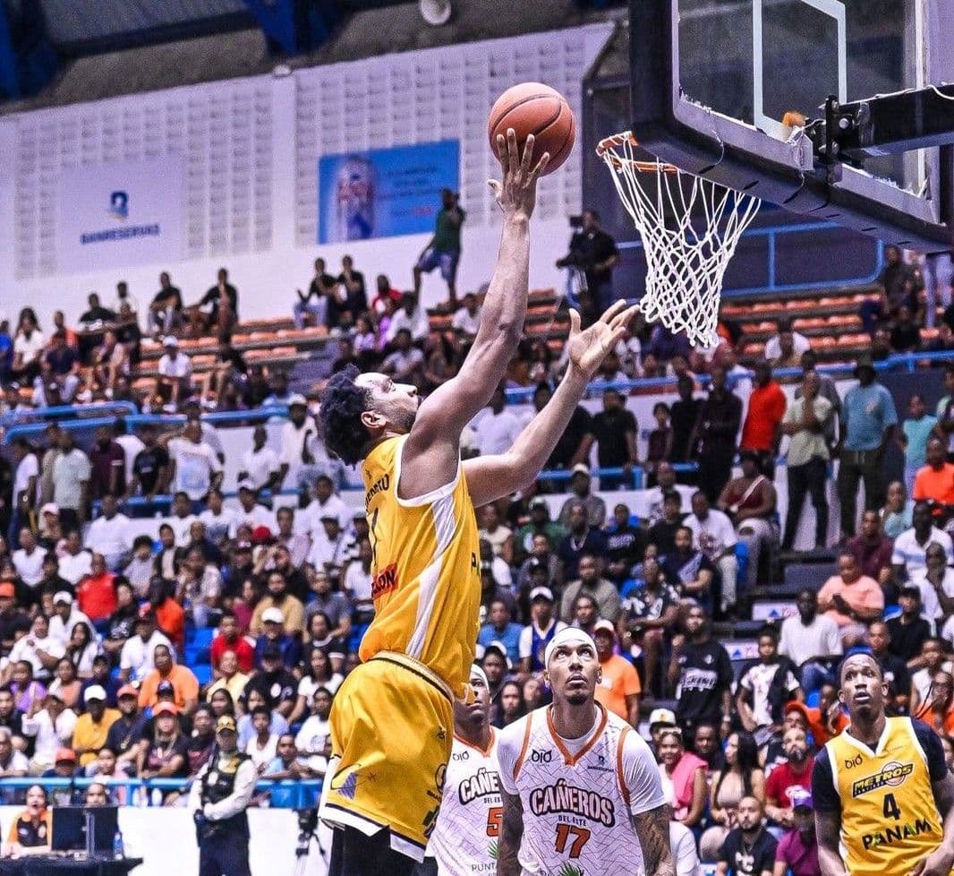 Metros de Santiago vencen a Cañeros y forzan quinto juego en semifinal de LNB