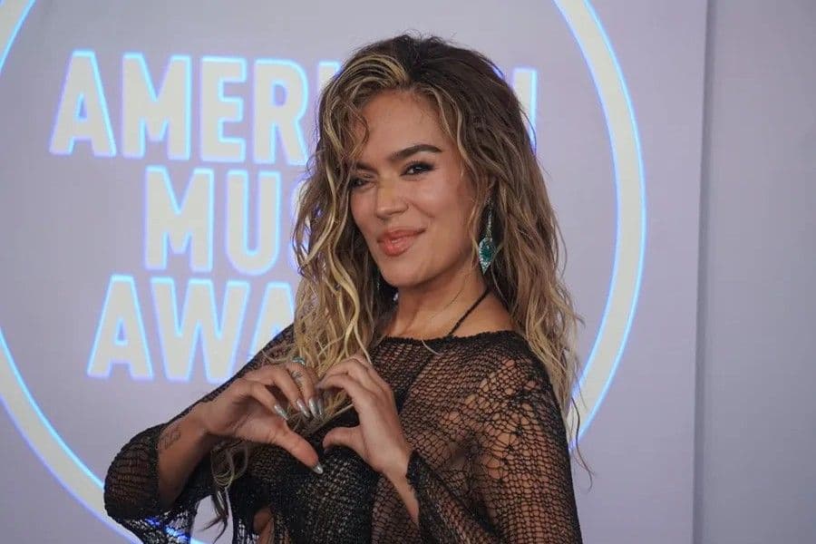 Karol G insta al presidente electo de Colombia a gobernar para todos