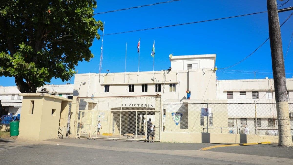 Avanza demolición de la cárcel de La Victoria con traslado de internos