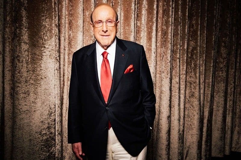 Murió Clive Davis, creador de estrellas como Carlos Santana y Alicia Keys