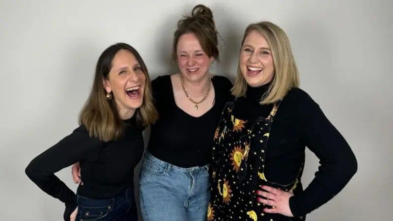 Hermanas descubren que comparten padre donante tras pruebas de ADN