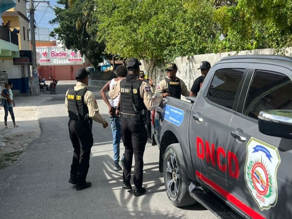 Operativos simultáneos resultan en 123 detenidos y más de 32 kilos de drogas incautados