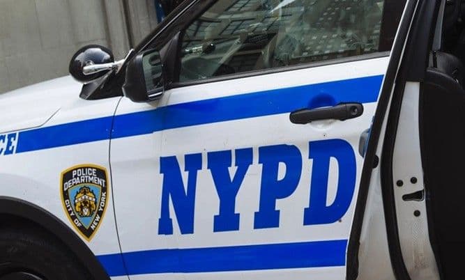 Violenta jornada en Nueva York deja policías heridos y un muerto
