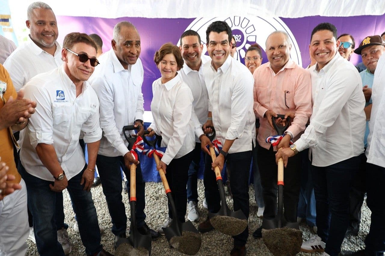 Wellington Arnaud inicia ampliación del acueducto múltiple de Baní