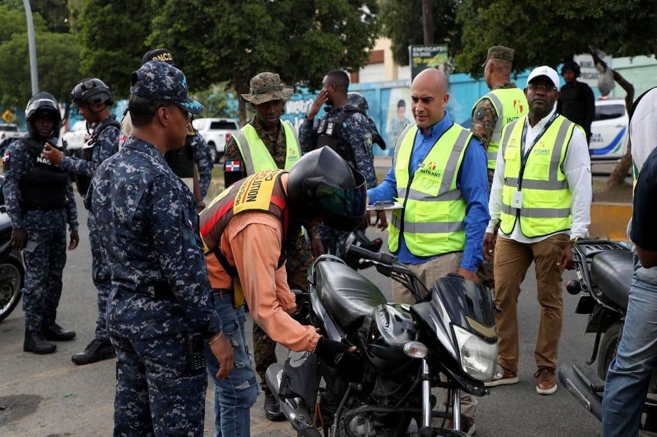 Autoridades intervienen 488 paradas de motoconcho y detienen 63 personas en operativo