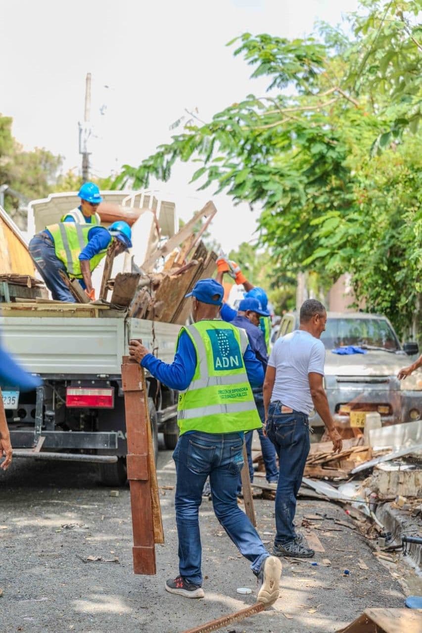 Recuperación de aceras en Arroyo Hondo por la Alcaldía del Distrito Nacional