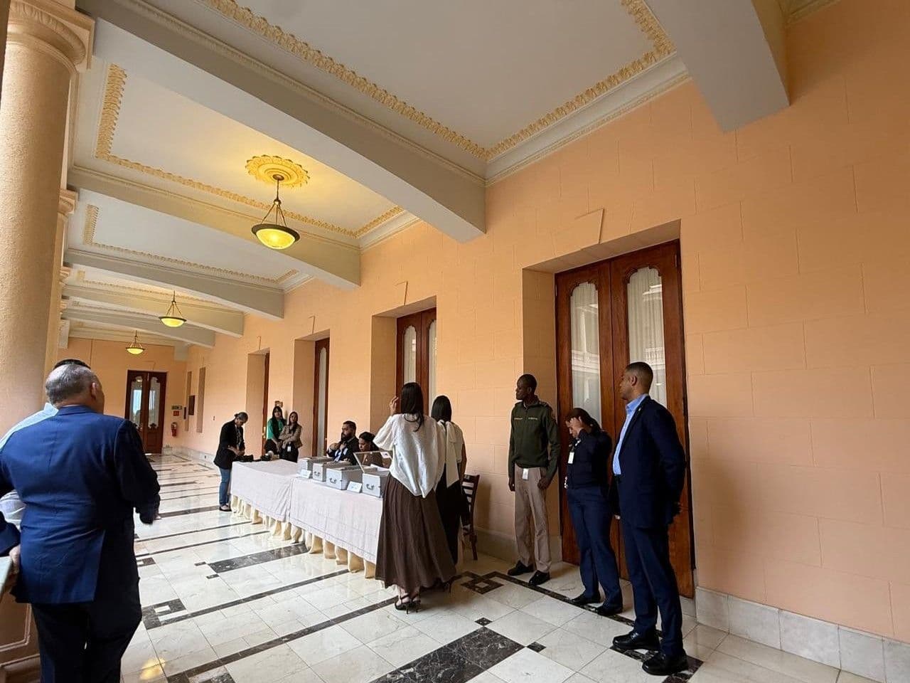 Funcionarios se reúnen en el Palacio Nacional para Consejo de Gobierno