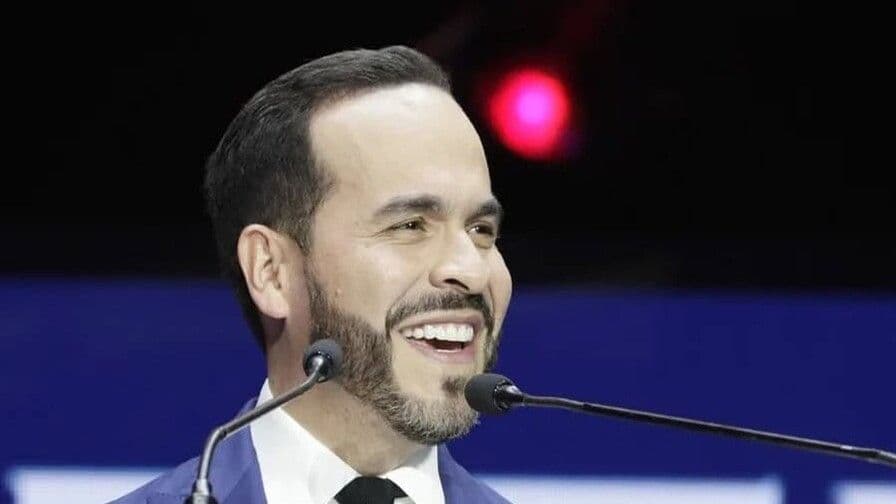 Abelardo de la Espriella vota en segunda vuelta presidencial en Colombia
