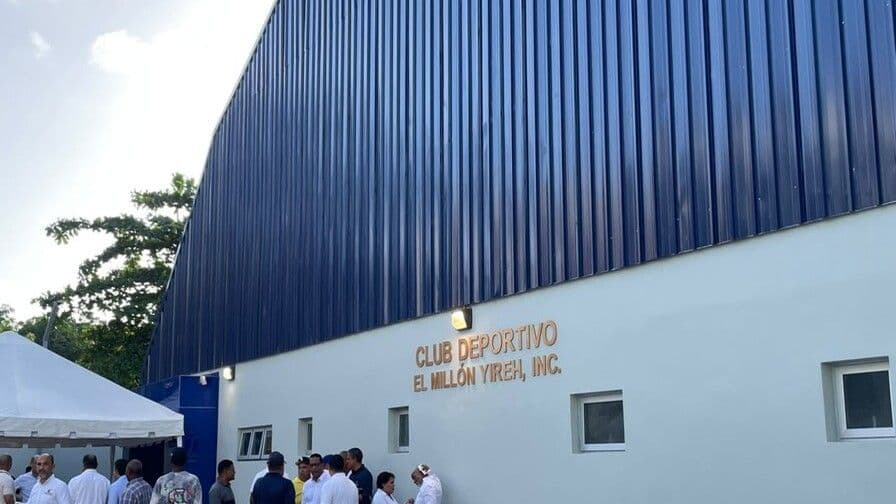 Luis Abinader inaugura el Club Deportivo El Millón Yireh