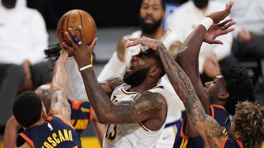 La NBA probará balones con microchips y nueva regla de tiro libre