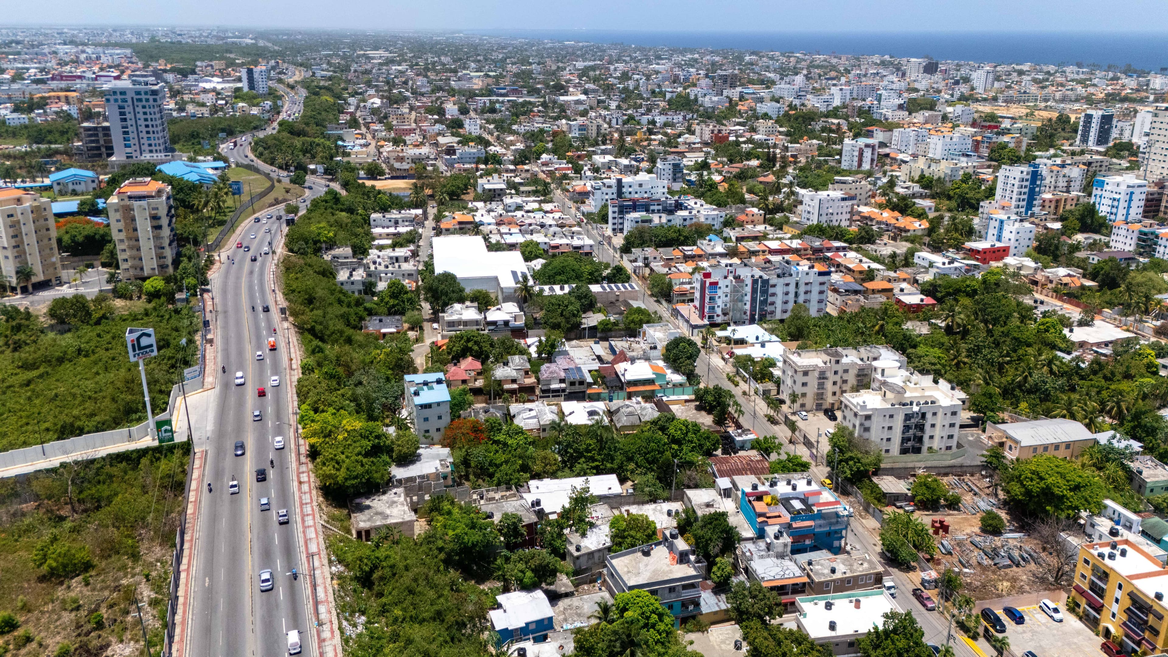 La avenida Ecológica impulsa el desarrollo urbano en Santo Domingo Este