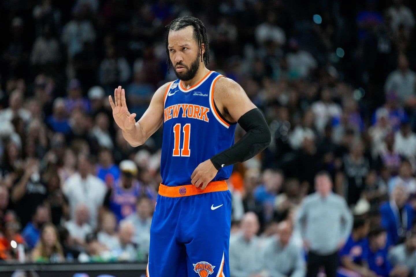 Jalen Brunson se recupera de cirugía en la muñeca izquierda