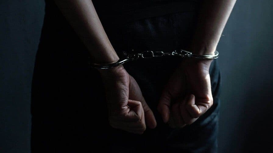 Agente penitenciario condenado a 10 años por atraco en Santiago