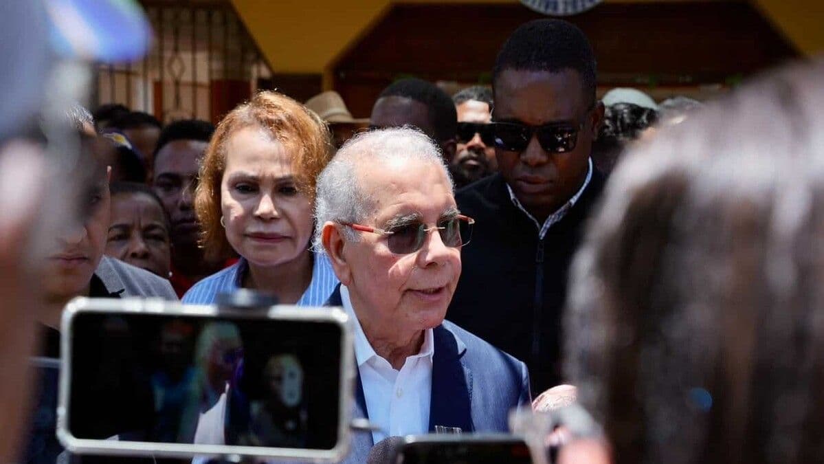 Danilo Medina critica plan fiscal del gobierno dominicano