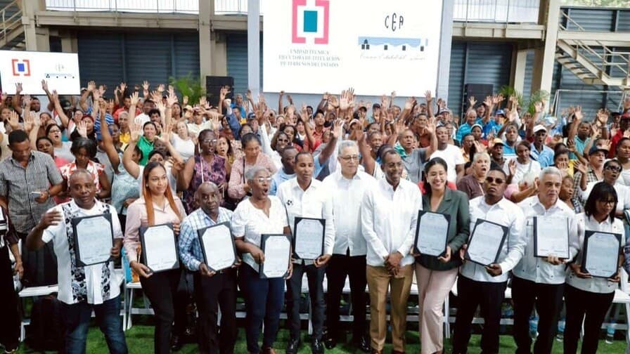 Gobierno realiza entrega de 1,099 títulos de propiedad en Palmarejo