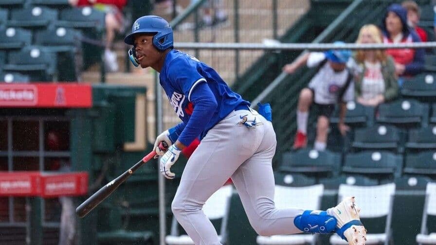 Tres dominicanos entre los cinco mejores prospectos de MLB