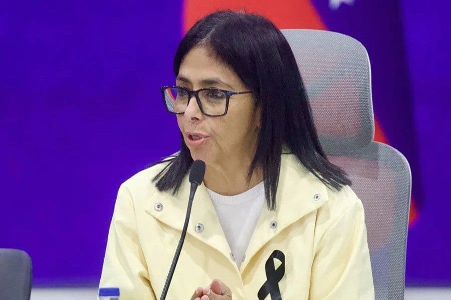 Delcy Rodríguez demanda a Víctor de Aldama por acusaciones sobre PDVSA