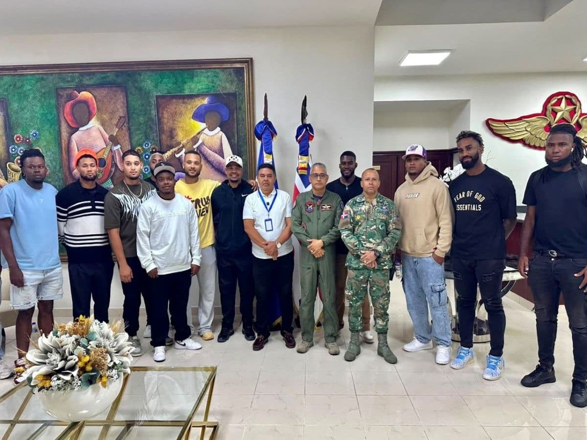 Regresan al país peloteros dominicanos varados en Venezuela