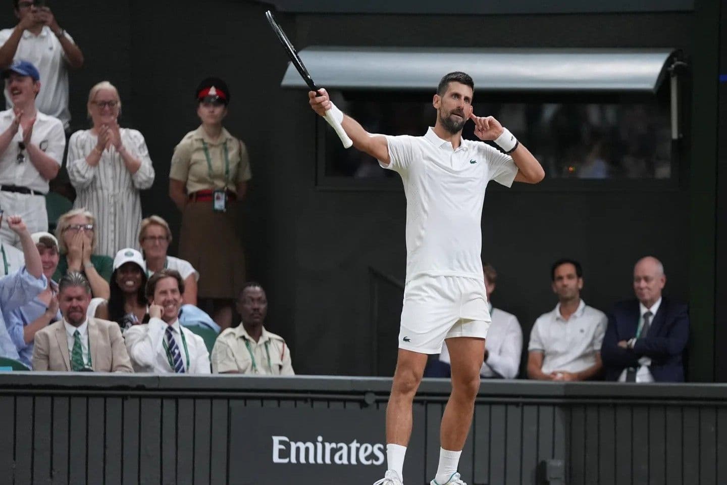Djokovic avanza a semifinales de Wimbledon tras vencer a Auger-Aliassime