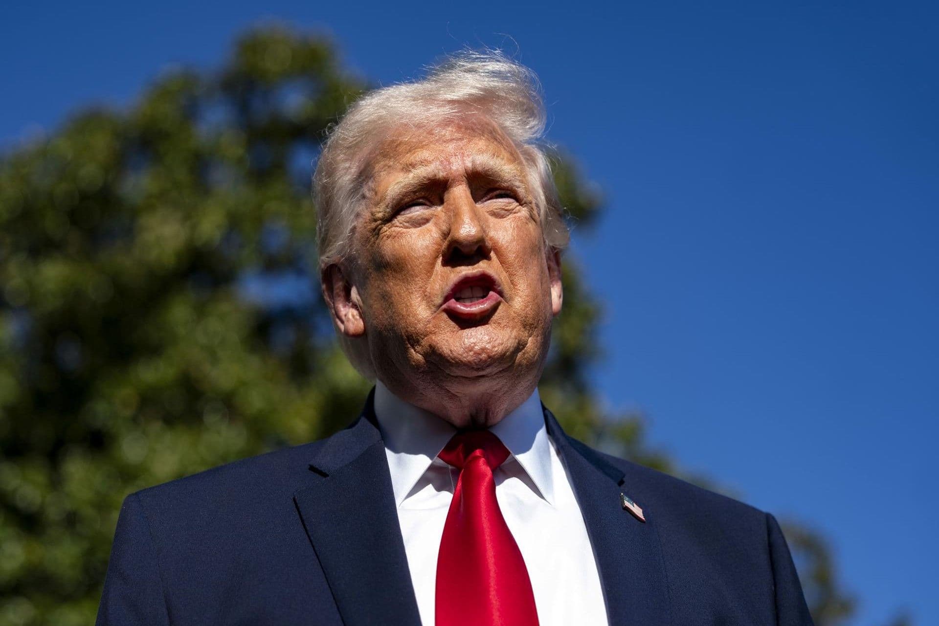 Trump advierte con represalias más severas si Irán ataca en Ormuz