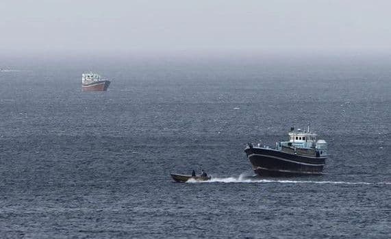 Irán cierra el estrecho de Ormuz tras ataques israelíes en Líbano