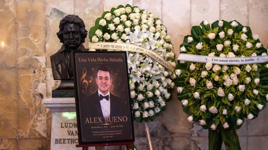 Homenaje a Alex Bueno en el Teatro Nacional
