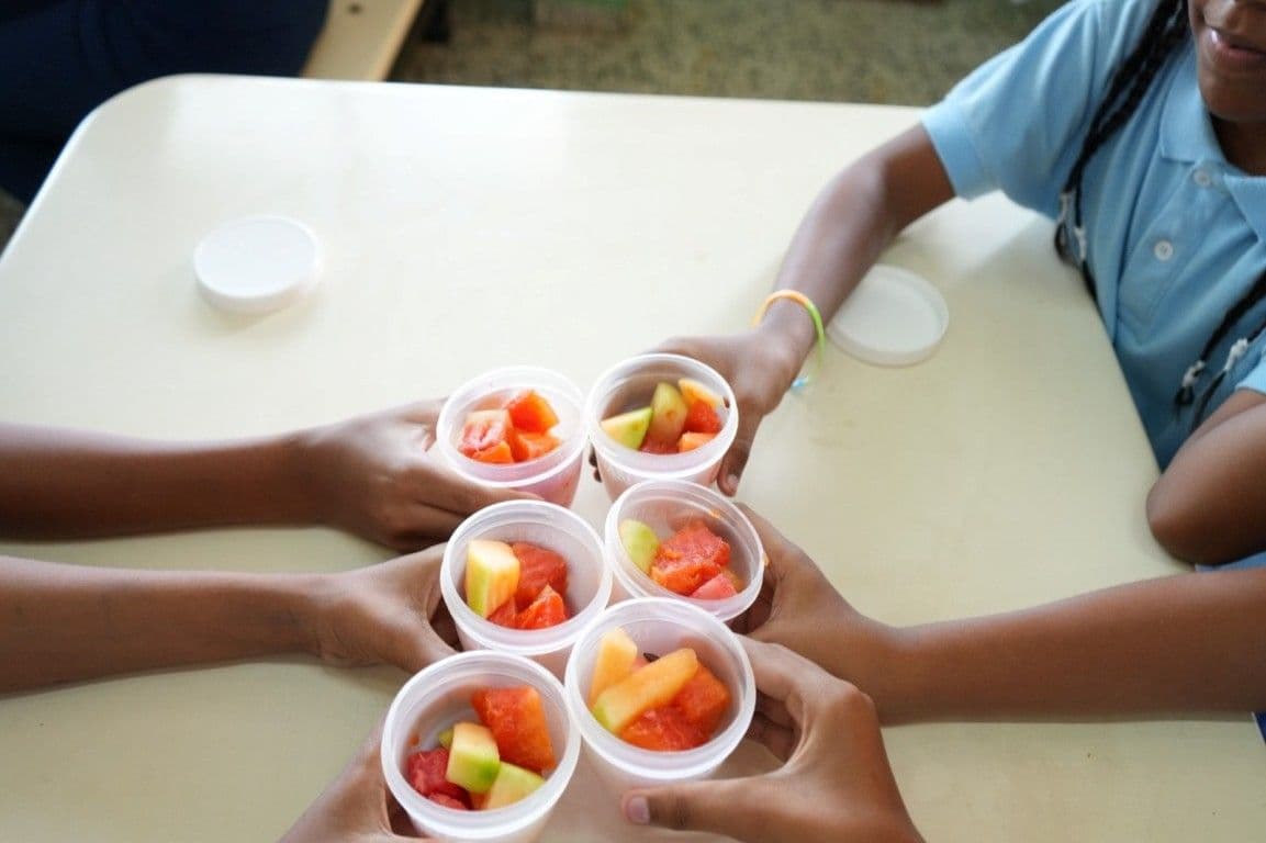 INABIE distribuye más de 230 millones de raciones de frutas en escuelas