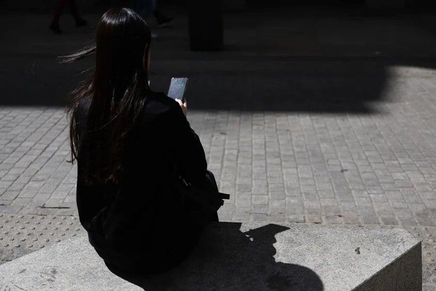 Relaciones románticas con IA: un fenómeno en crecimiento y sus riesgos