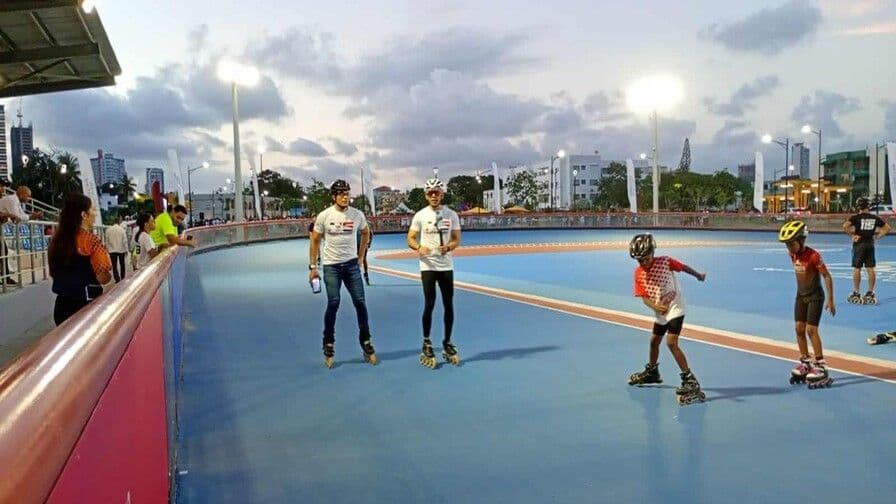 Inauguran moderna pista de patinaje en Santo Domingo