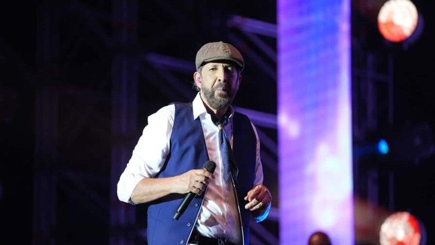 Juan Luis Guerra llena la Plaza de España en Sevilla