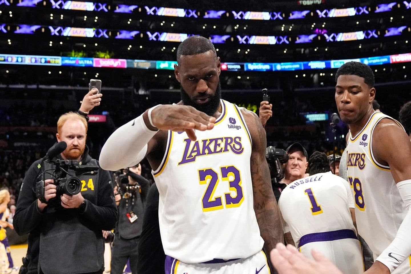 LeBron James centra la atención en el inicio de la agencia libre de la NBA