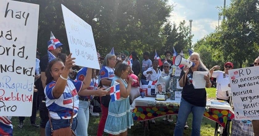 Dominicanos en El Bronx protestan contra medidas en RD y celebran cumpleaños de Abinader