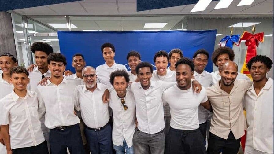 Más de 24,000 dominicanos regularizan su estatus en España